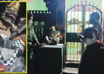 Patung berada di lokasi pintu masuk Pura Joyo Amijoyo (istimewa)