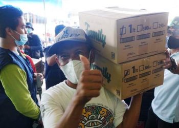 Sejumlah pedagang merata menerima pendistribusian minyak goreng (kominfo)