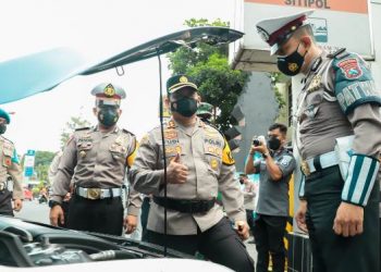 Kapolres Kediri Kota AKBP Wahyudi saat memeriksa kesiapan kendaraan anggota Satlantas (humas)