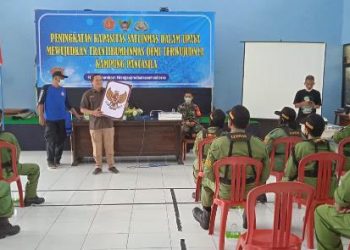 Pelatihan khusus kepada anggota Satlinmas Kelurahan Burengan (Kintan Kinari Astuti)