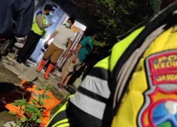 Korban ditemukan tergeletak di halaman rumahnya (humas)