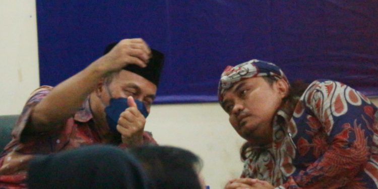 Ketua DPD NasDem Lutfi Mahmudiono dan Nurhadi, anggota Komisi IX DPR RI saat acara sosialisasi kesehatan (Nanang Priyo Basuki)