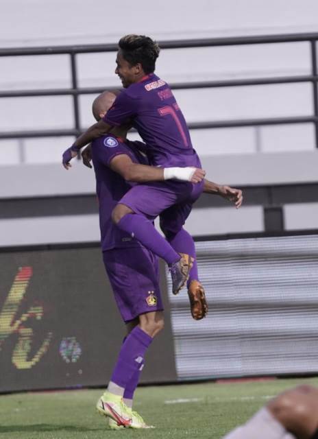 Kelly Stroyer Selamatkan Persik Kediri Kekalahan Atas Madura United Kelly Stroyer Selamatkan Persik Kediri Kekalahan Atas Madura United