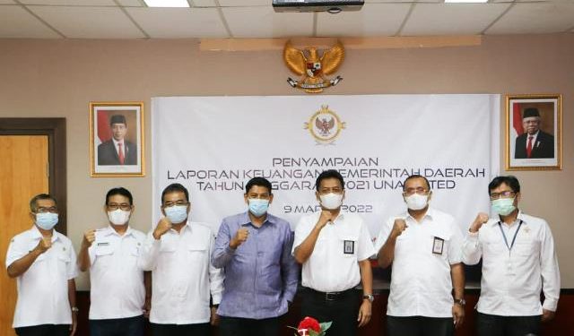 Wali Kota Abdullah Abu Bakar usai penyerahan LKPD (Kominfo)