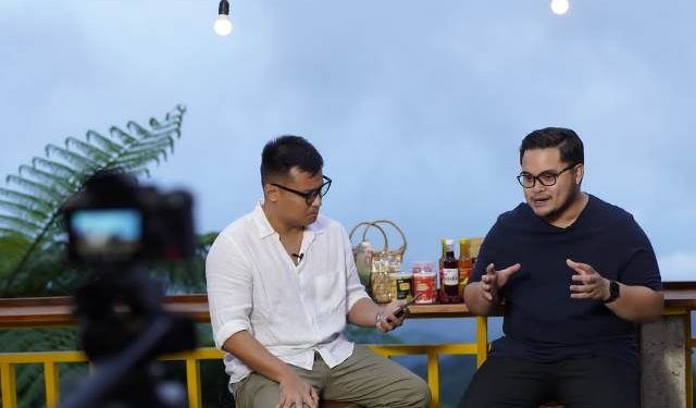 Mas Dhito saat podcast di akun Asumsi Distrik (Kominfo)