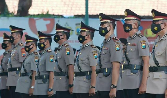 Suasana serah terima jabatan di Lapangan Indoor Mapolres Kediri (humas)