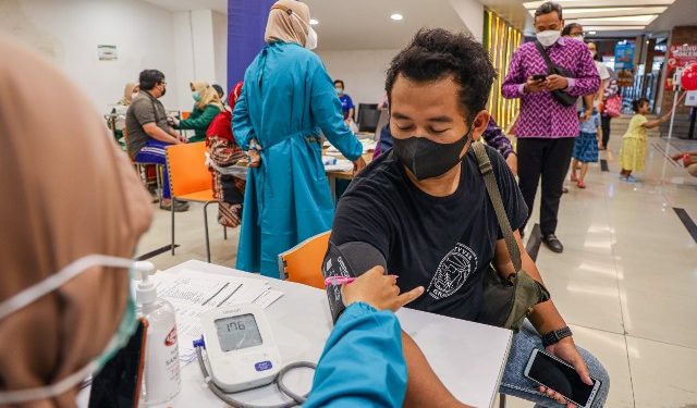 Vaksin booster digelar Dinas Kesehatan di Kediri Mall (kominfo)
