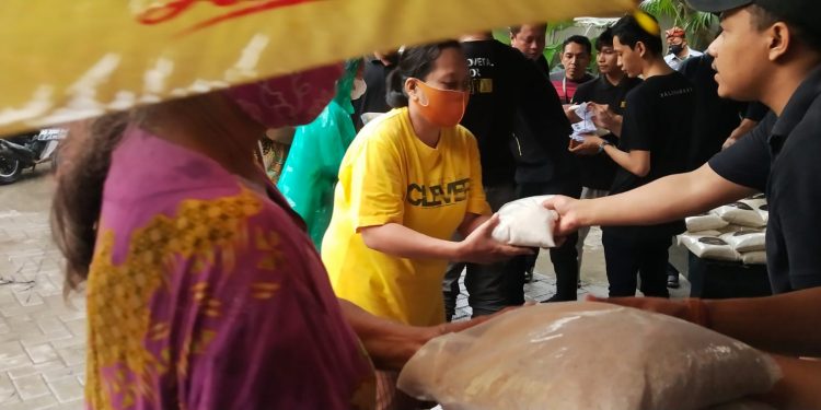 Suasana santuan zakat fitrah digelar di Maxy Cafe (istimewa)