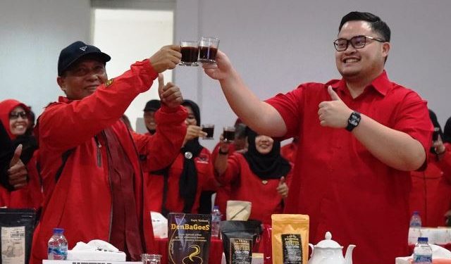 Bupati Kediri Mas Dhito bersama Ketua DPC PDI Perjuangan, Murdi Hantoro (kominfo)