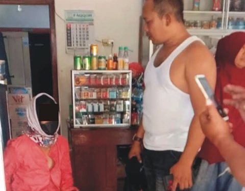 Perempuan diduga pelaku pencurian perhiasan milik pedagang (istimewa)