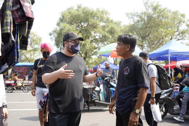 Ajak Pedagang Kaki Lima, Mas Dhito Kampanyekan SLG Bebas Sampah
