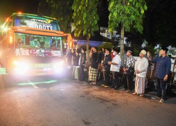 Wali Kota Berangkatkan 89 Calon Jamaah Haji dari Kota Kediri