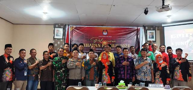 Nobar peresmian Tahapan Pemilu 2024 di Aula KPU Kota Kediri (Nanang Priyo Basuki)