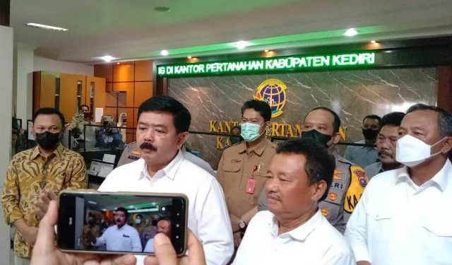 Menteri APTR / BPN Hadi Tjahjanto usai pertemuan di Kantor BPN Kabupaten Kediri (Kintan Kinari Astuti)