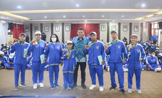 Wali Kota Kediri : Atlet Kota Kediri Hanya Boleh Menang dan Kalah Secara Terhormat Wali Kota Kediri : Atlet Kota Kediri Hanya Boleh Menang dan Kalah Secara Terhormat