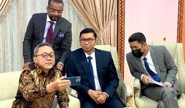 Menteri Perdagangan RI, Zulkifli Hasan mengunjungi retail modern Lulu Hypermarket di Abu Dhabi, Uni Emirat Arab (UEA), pada Kamis (30 Juni). (dok humas)
