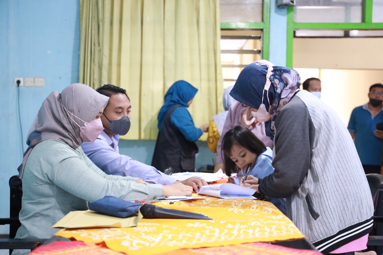 Dinsos Salurkan Bantuan Atensi 76 Anak Yatim Piatu Dampak Covid Dinsos Salurkan Bantuan Atensi 76 Anak Yatim Piatu Dampak Covid