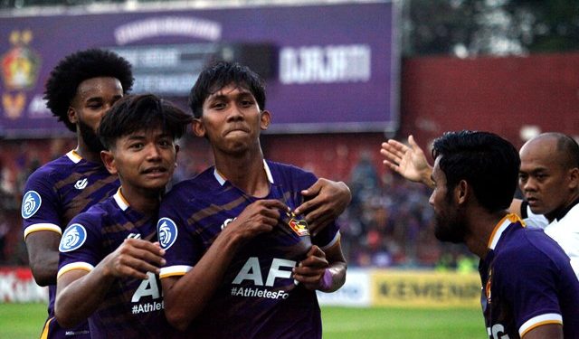 Riyatno Abiyoso dan Yusuf Meilana Fuad Burhani, dua sayap Persik Kediri (Nanang Priyo Basuki)
