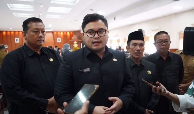 Bupati Mas Dhito didampingi Pimpinan DPRD Kabupaten Kediri (kominfo)