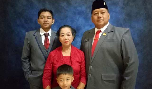 Bunda Pramudyahwati Harjani saat hadiri pelantikan Dodi Purwanto sebagai Ketua DPRD Kabupaten Kediri (istimewa)