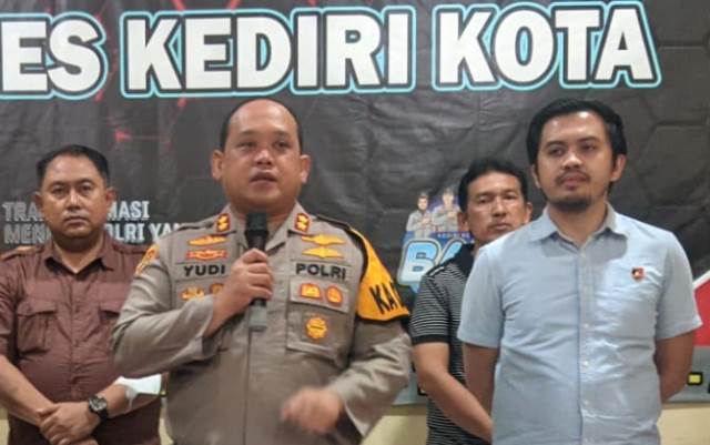 Geger Geden di Lapas Kediri, Satu Warga Binaan Meninggal, AKBP Wahyudi : Tiga Orang Kami Amankan Geger Geden di Lapas Kediri, Satu Warga Binaan Meninggal, AKBP Wahyudi : Tiga Orang Kami Amankan