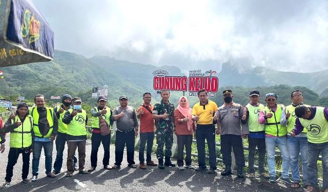 Camat Ngancar bersama Forkopimca dalam acara Jumat Berkah di Kawasan Wisata Kelud (istimewa)