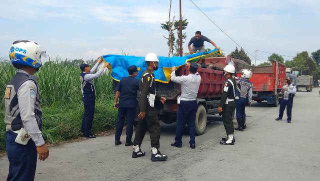 Suasana operasi di Jalan Raya Kediri – Wates pada Selasa pagi (istimewa)
