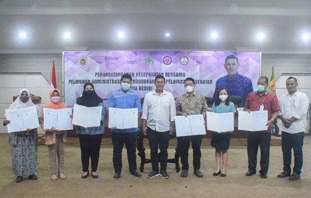 Wali Kota Kediri Tanda Tangani Kesepakatan Bersama Layanan Administrasi Kependudukan dan Pelayaman Kesehatan