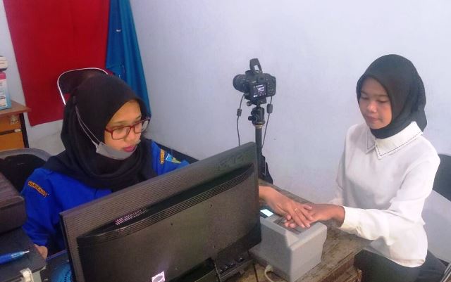 Program Sahaja Putih Abu-Abu, Dispendukcapil Datangi Sekolah Lakukan Perekaman KTP bagi Pelajar