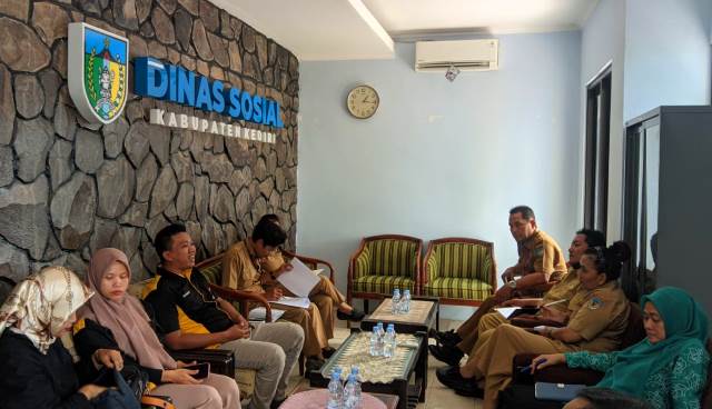 Rekan Indonesia Kawal Jaminan Kesehatan Warga Tidak Mampu dan Disabilitas di Kabupaten Kediri Rekan Indonesia Kawal Jaminan Kesehatan Warga Tidak Mampu dan Disabilitas di Kabupaten Kediri