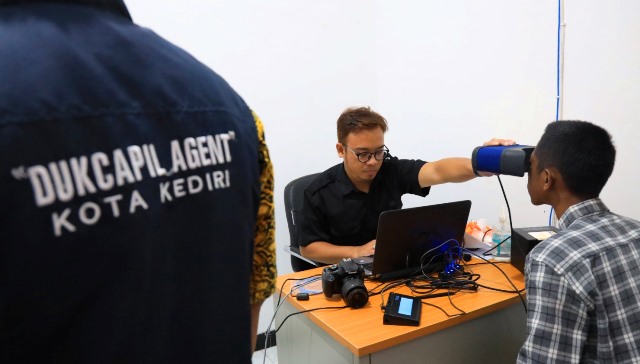 Dispendukcapil ‘Goes to School’ Kembali Jemput Bola Perekaman KTP-El