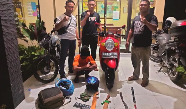Pelaku SI bersama barang bukti diamankan di Mapolsek Ringinrejo (humas)