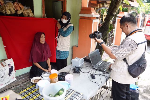 Layanan Sahaja Datang Bahagia Disabilitas, Petugas Dispendukcapil Keliling Kampung Rekam KTP Elektronik