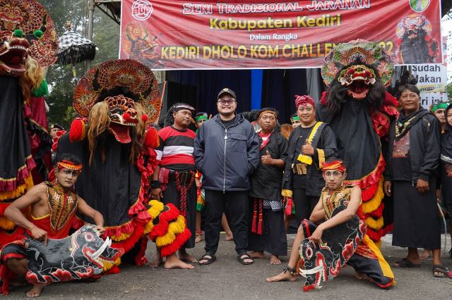 Inilah Sosok Bupati Hadirkan 2.400 Penari Barong di Rangkaian Hari Jadi Kabupaten Kediri