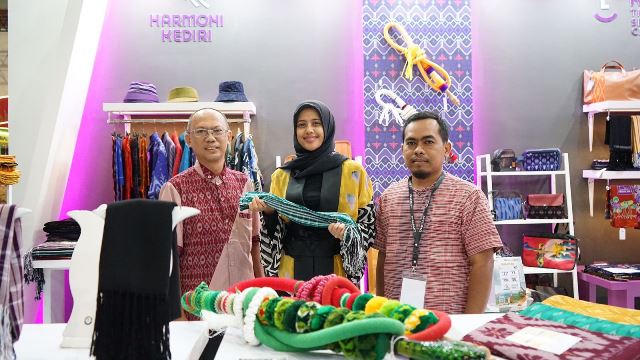 Hadiri INACRAFT, Bunda Fey : Kota Kediri Punya Kerajinan Berbahan Kayu yang Unik
