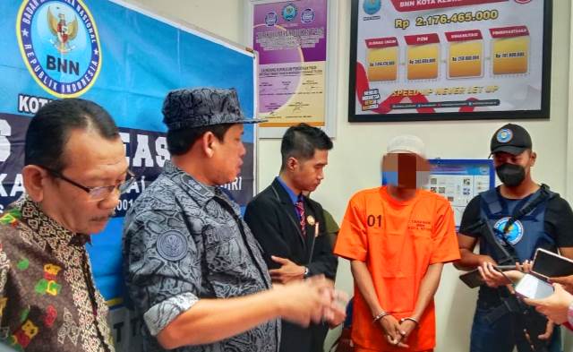 Juru Parkir di Kota Kediri Tertangkap Tangan Tim BNN Edarkan Sabu-Sabu