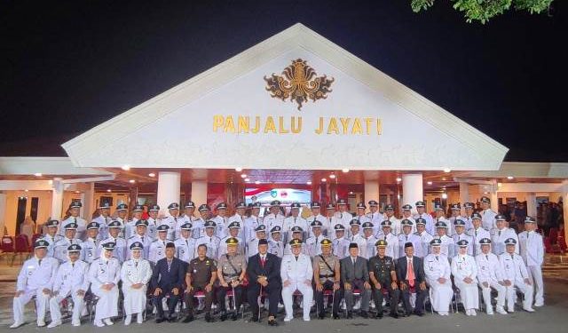 Ambil sumpah dan lantik 57 kades di Kabupaten Kediri (Nanang Priyo Basuki)