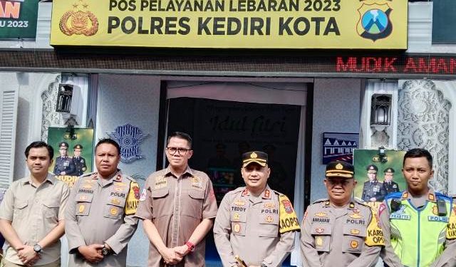 Kunjungan kerja Arteria Dahlan di Pos Alun-Alun Kota Kediri (Bram Radyan)