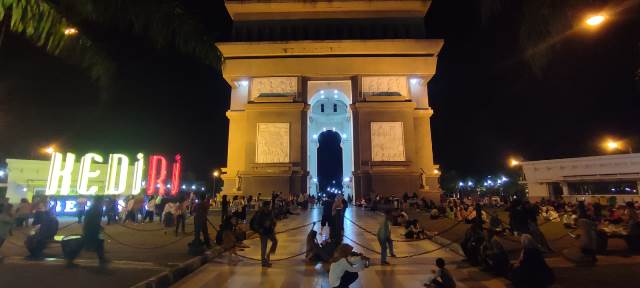 Malam Minggu Cukup Rogoh Kocek 5 Ribu Serasa di Paris