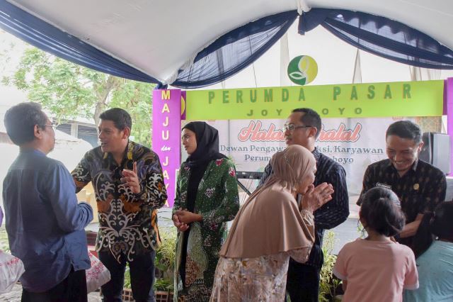 Wali Kota Kediri dan Bunda Fey Diskusi Bersama Pedagang, Jadikan Pasar Tradisional Lebih Tertata dan Bersih