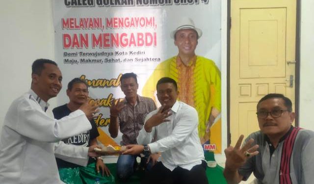 Saat peresmian Rumah Pemenangan dihadiri para relawan (Oktavian Yogi Pratama)