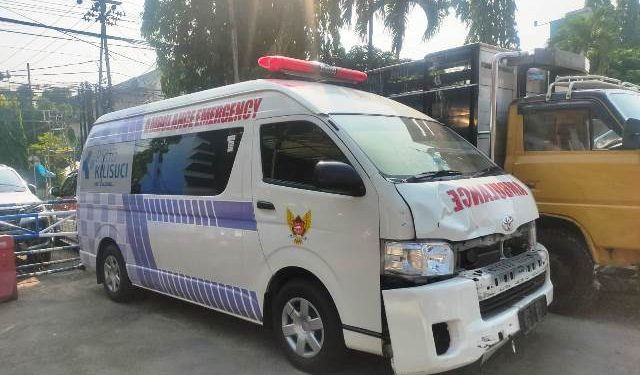 Ambulan milik RSUD Kilisuci diamankan di Mako Satlantas Polres Kediri Kota (Oktavian Yogi Pratama)