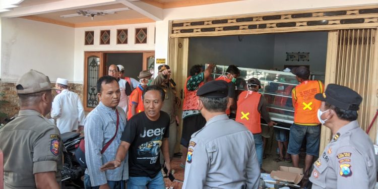 Suasana eksekusi perumahan dalam pengawalan ketat petugas gabungan (Kintan Kinari Astuti)