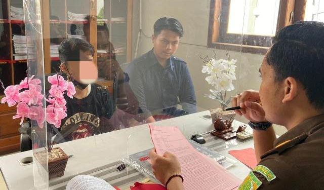 Pelimpahan berkas perkara DPAS ke Kejari Kabupaten Kediri (Penkum)