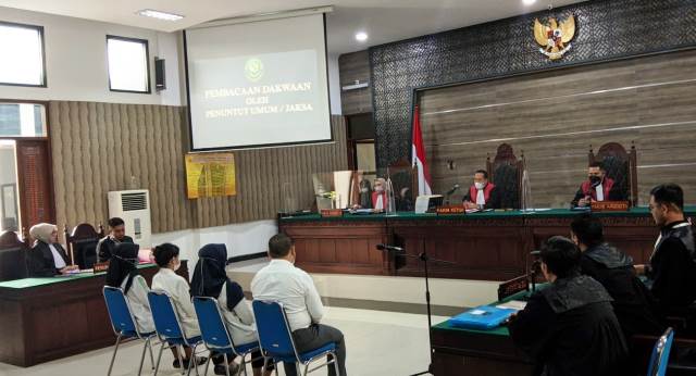 Suasana sidang di Ruang Cakra Pengadilan Negeri Kota Kediri (Kintan Kinari Astuti)