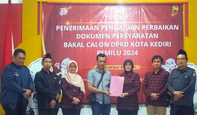 Perwakilan pengurus Partai Garuda serahkan berkas perbaikan ke KPU