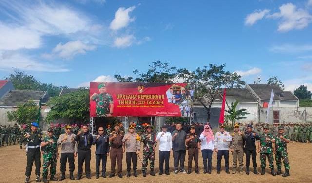 Pembukaan TMMD ke-117 di Lapangan Bong Cino Pojok (Oktavian Yogi Pratama)
