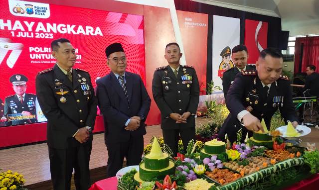 Simbolisasi Sinergi Pemkot Kediri dan Polres Kediri Kota Wujudkan Pemilu 2024 Aman