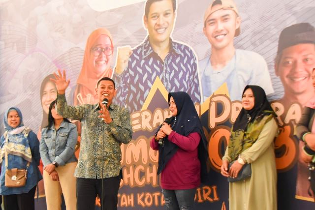 Wali Kota Kediri Berikan Suntikan Semangat Pelaku UMKM Disabilitas melalui Bantuan Modal Wali Kota Kediri Berikan Suntikan Semangat Pelaku UMKM Disabilitas melalui Bantuan Modal