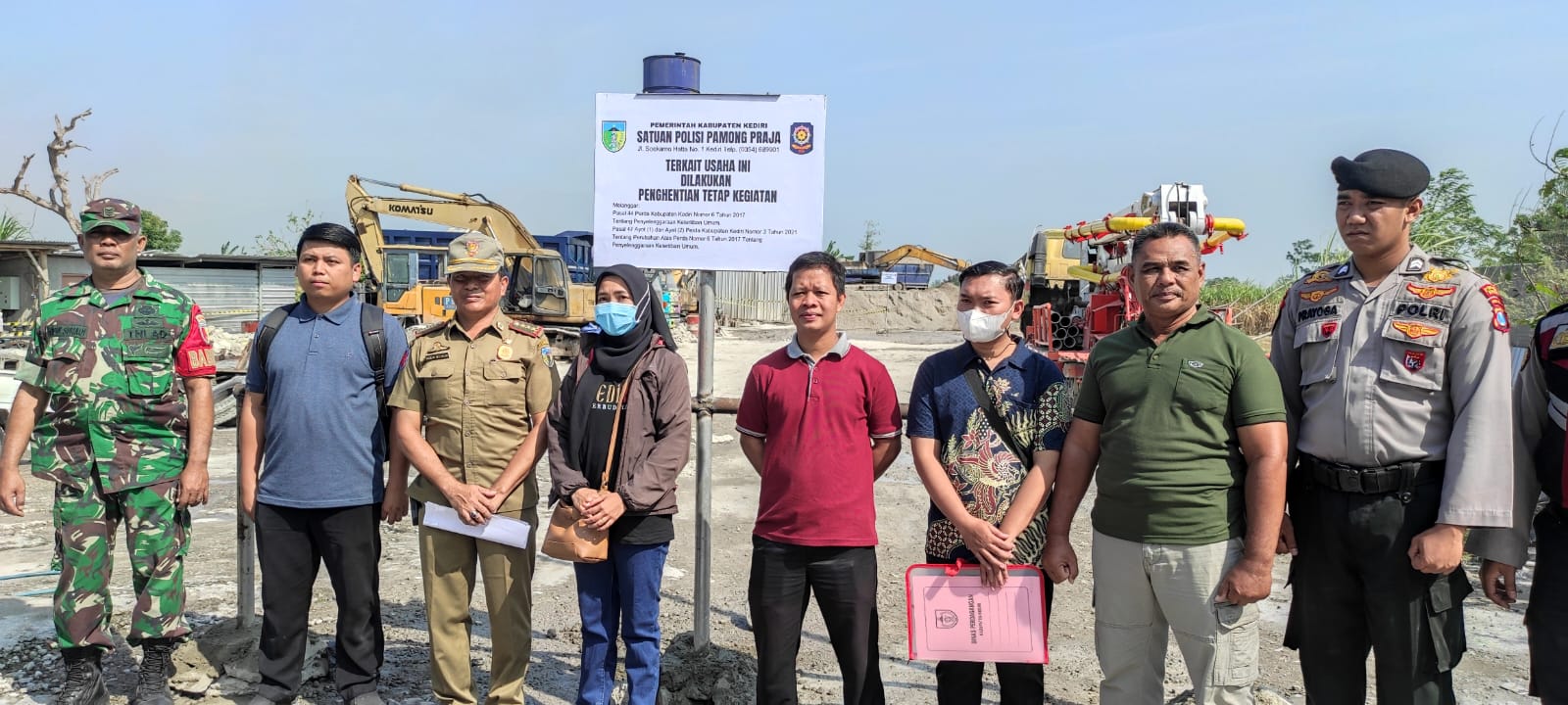 Meski Keadaan Tersegel, Namun Truk Molen PT. Teratai Mekar Mix Bisa Menerobos Masuk